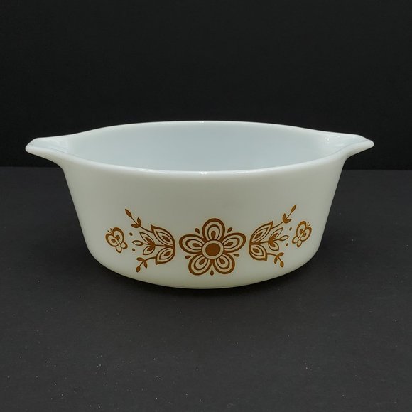 Pyrex 472-B 750 ml Butterfly Gold Casserole Dish Gold on White Baking Dish - Picture 3 of 8